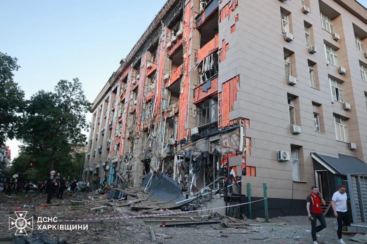 Последствия обстрела Харькова. Фото: ГСЧС